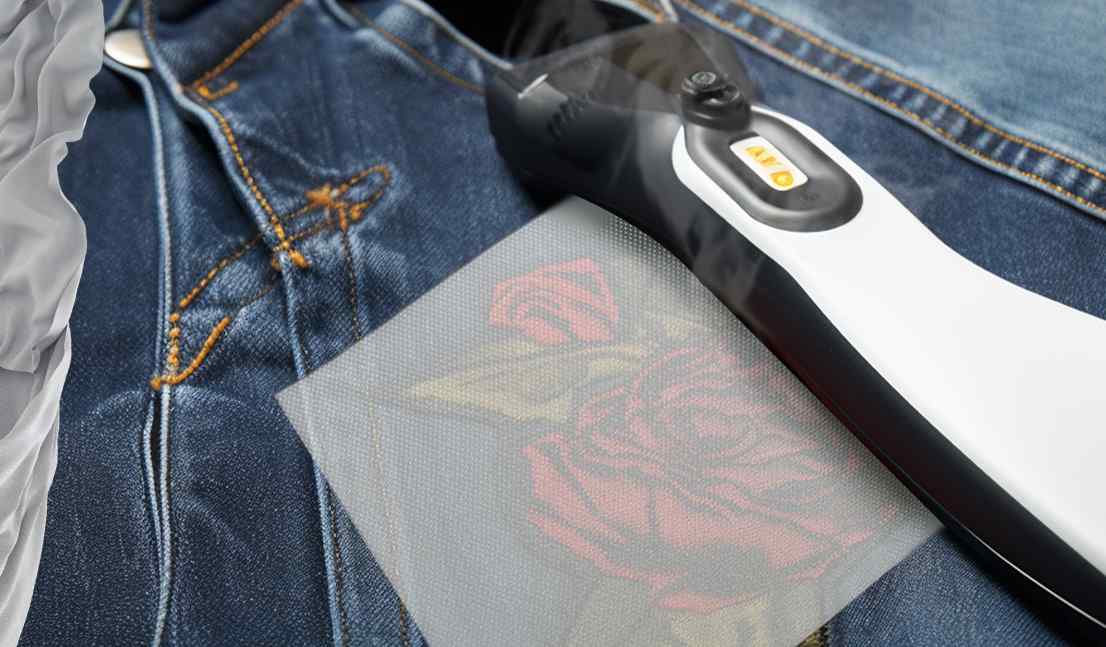 How to Iron on Patches With a Hair Straightener